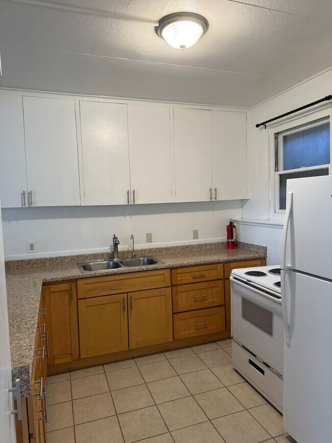 Building Photo - Prime location in the heart of Makiki 2 Be...
