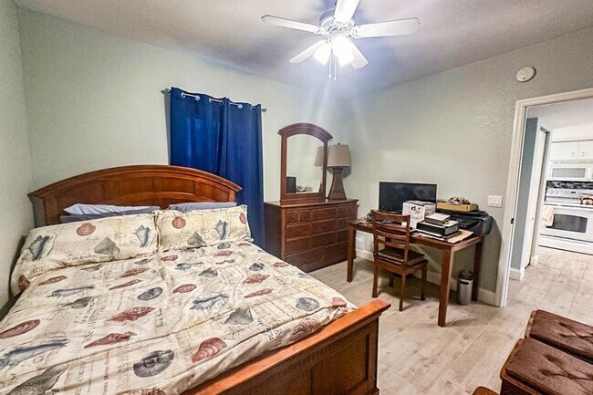 Building Photo - 8050 Memory Ln
