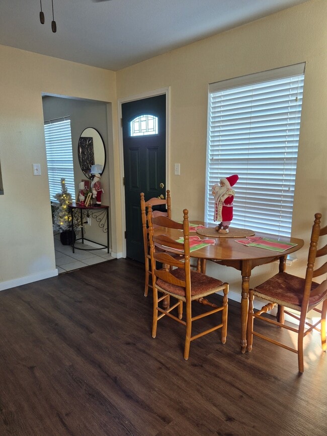 Building Photo - 2102 N Pearland Ave