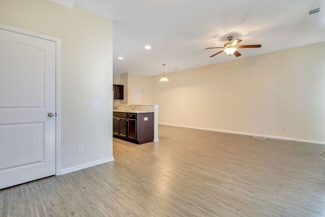 Building Photo - 285 Cantle Dr