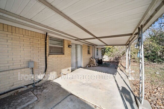 Building Photo - 5824 E 35th St