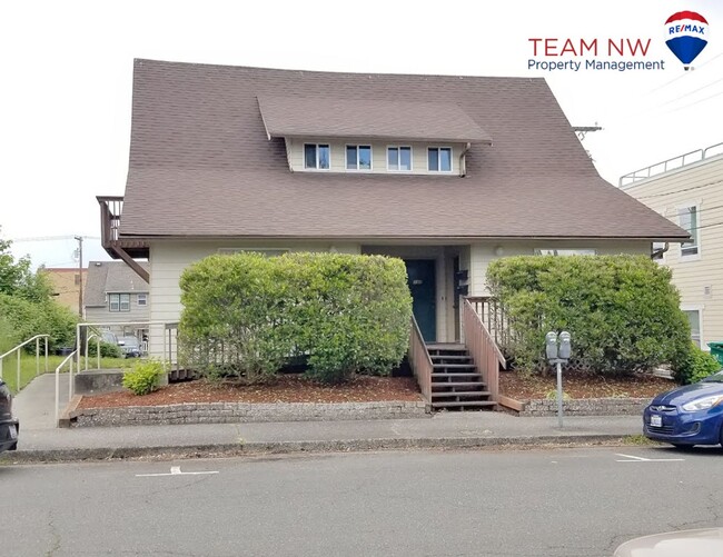 Primary Photo - MOVE IN READY! 2 bed 1 bath downtown Olympia!