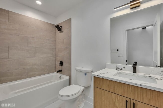 Building Photo - 4731 N Western Ave