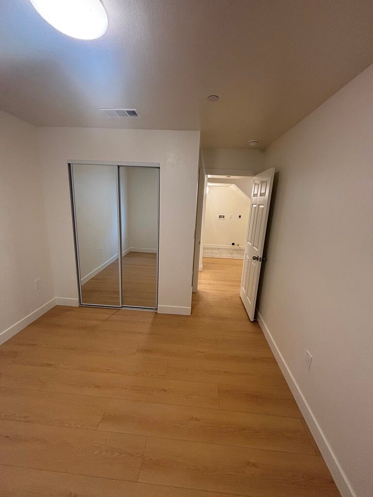 Building Photo - 6208 Brynhurst Ave