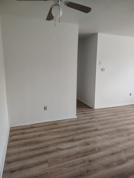 Building Photo - 3265 E 143rd St