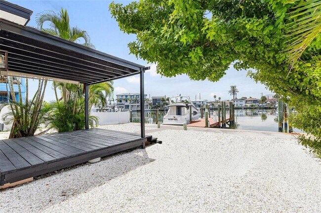 Building Photo - 231 E Madeira Ave