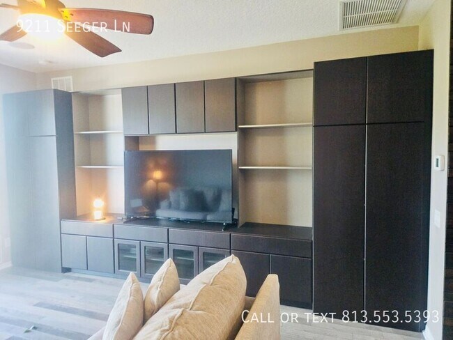 Building Photo - 9211 Seeger Ln