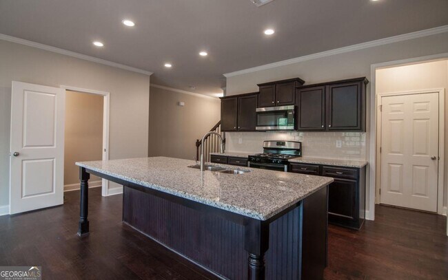 Building Photo - 2006 Wheylon CT