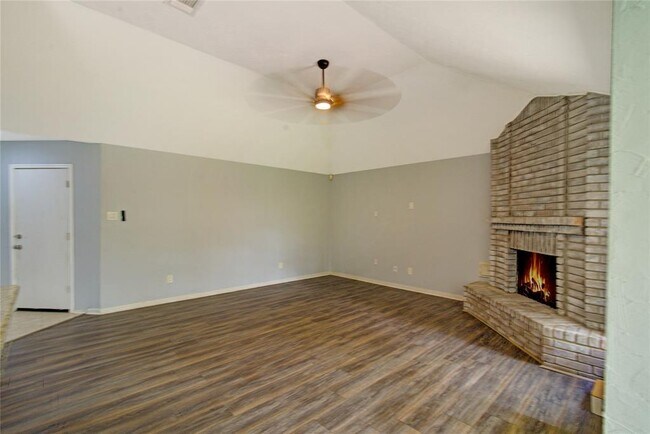 Building Photo - 16322 Chimneystone Dr