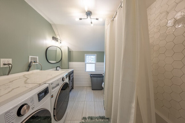 Building Photo - 139 W 4th Ave