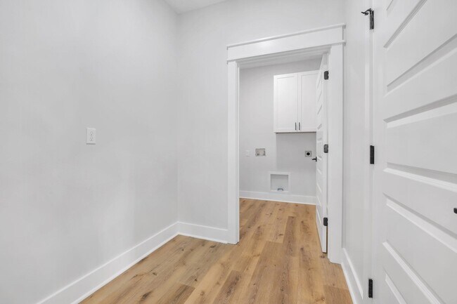 Building Photo - 80 Capri Ln