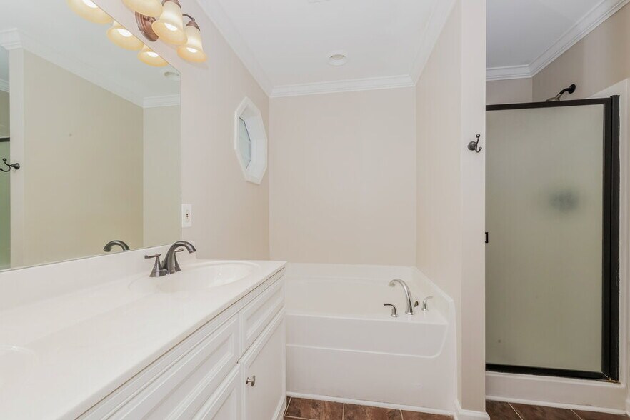 Building Photo - 3605 Jerry Anderson Dr