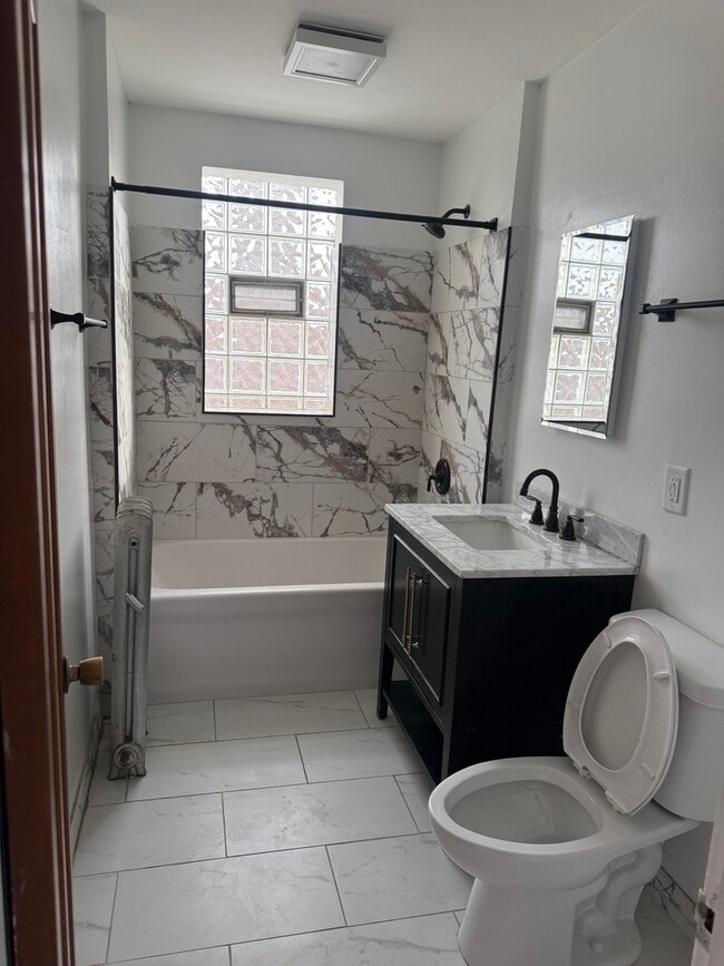 Building Photo - 8204 S Elizabeth St