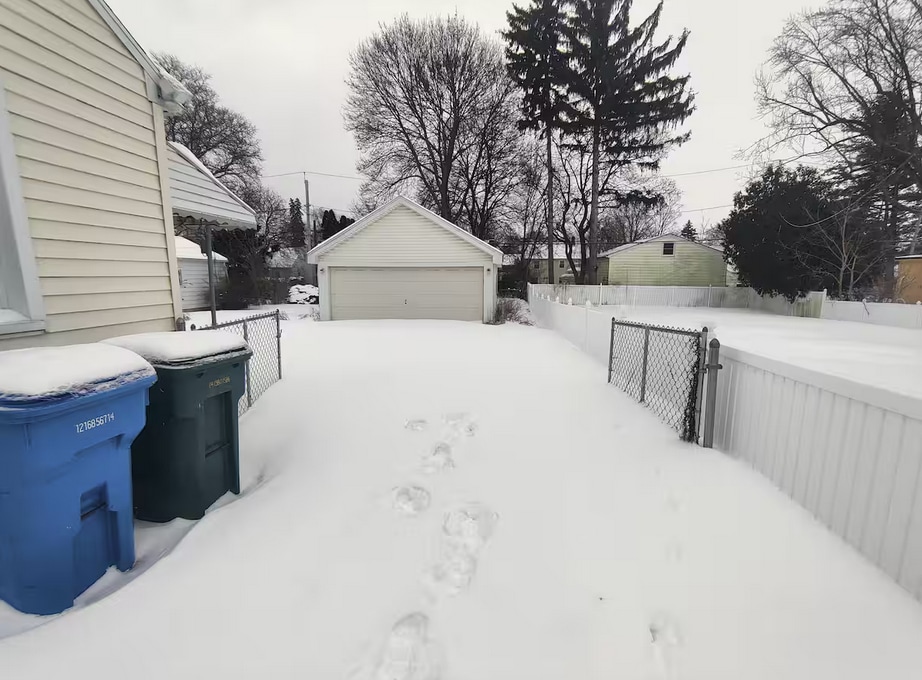 Building Photo - 160 Azalea Rd