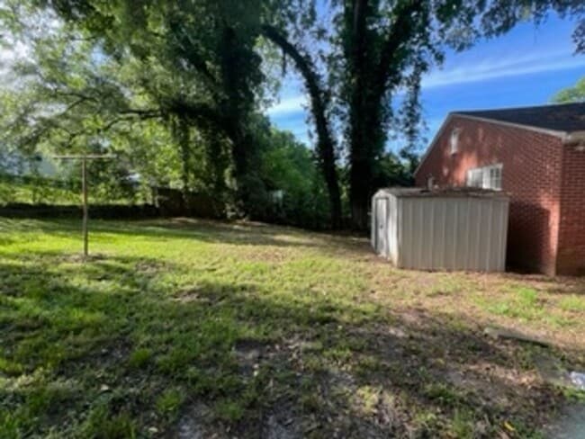 Building Photo - Adorable 3 Bedroom/2 Bath Home located in ...