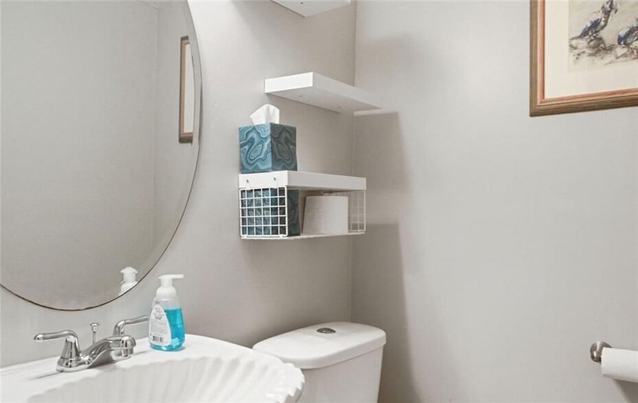 Building Photo - 6980 Roswell Rd