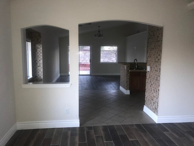 Building Photo - 12720 Lorenzo Frias Ct