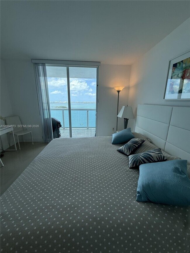 Building Photo - 1800 N Bayshore Dr