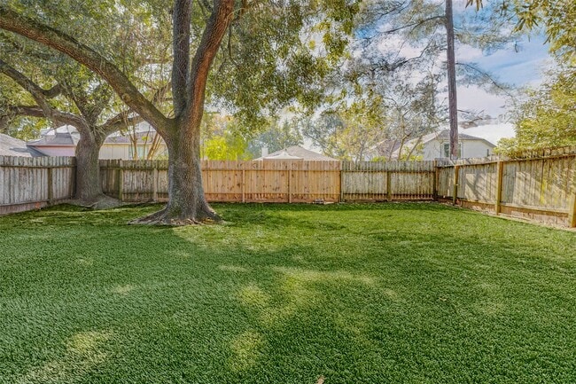 Building Photo - 3518 Pecan Point Dr