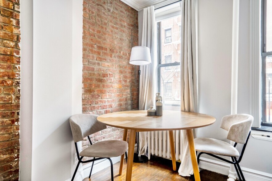 Building Photo - 234 Mott St