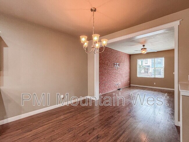 Building Photo - 420 N Main St