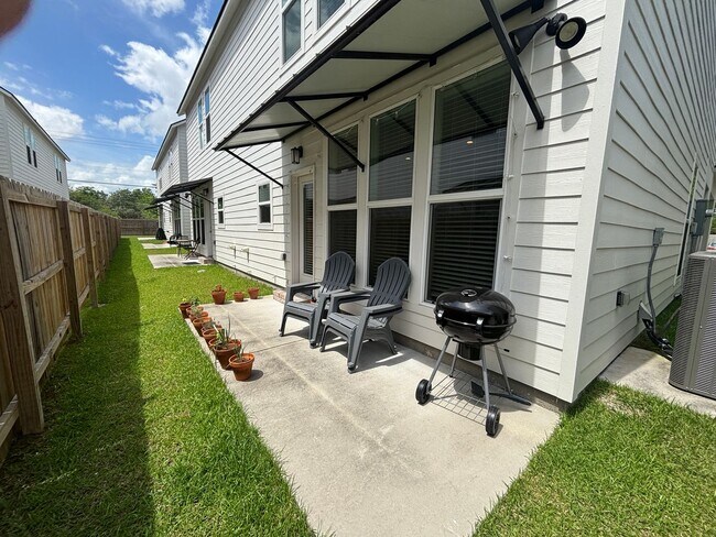 Building Photo - 1117 Briar Gate