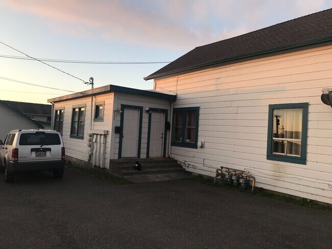 Building Photo - 1324 Summer St