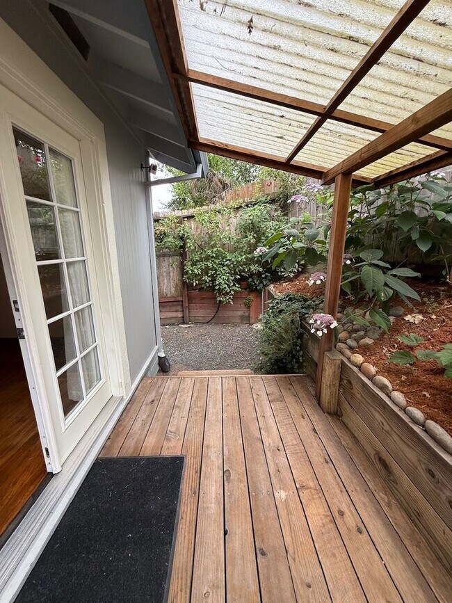 Building Photo - 3 Bedroom/ 2 bathroom Home in Cotati