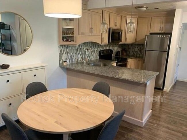 Building Photo - 1044 E 400 S