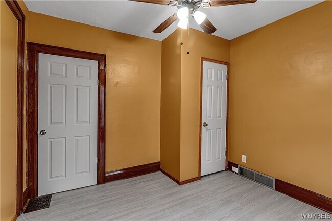Building Photo - 37 Alsace Ave