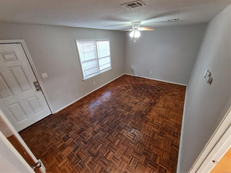 Building Photo - 1618 Midway St