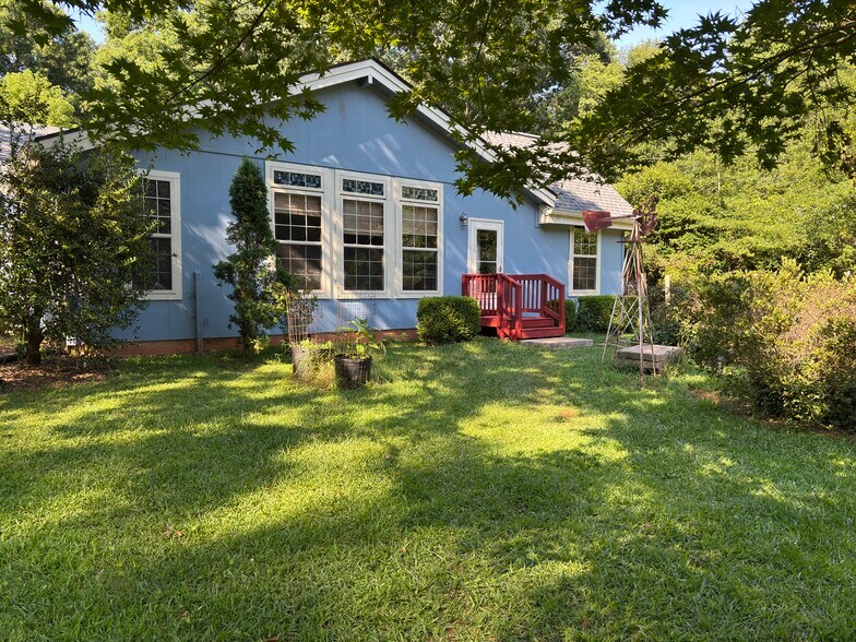 Building Photo - 826 Jones Mill Rd