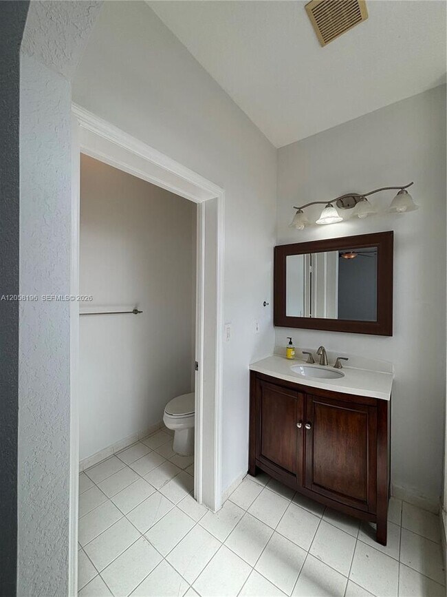 Building Photo - 4931 N Harbor Isles Dr