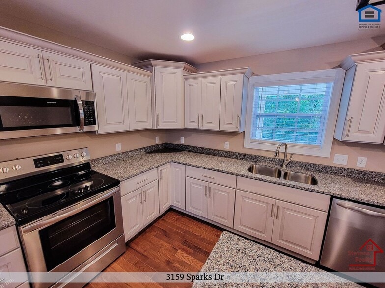 Building Photo - 3159 Sparks Dr