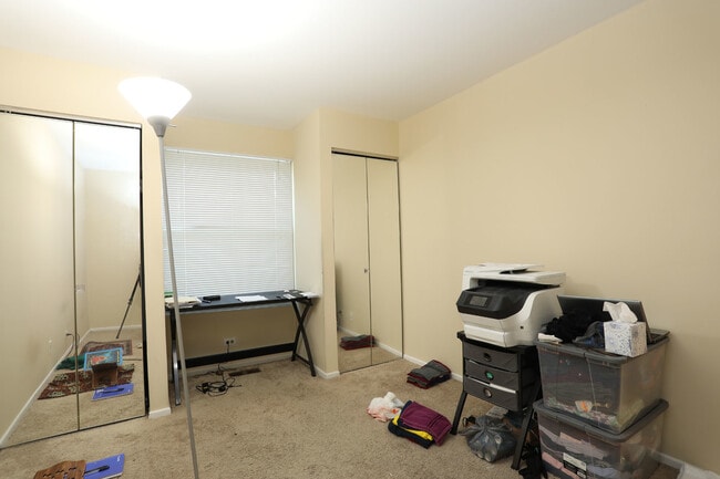 Building Photo - 2800 Northampton Dr