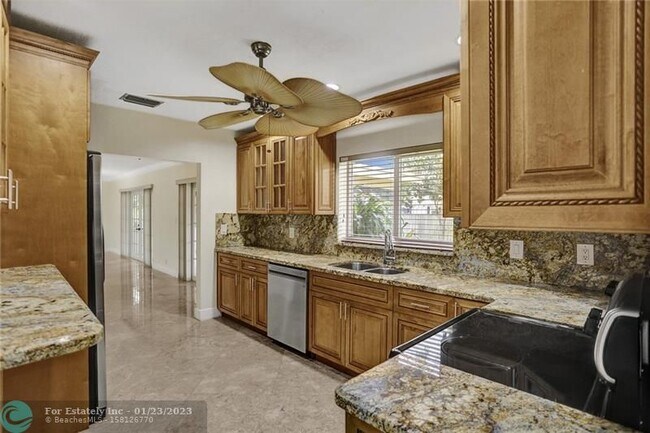 Building Photo - 361 SW 60th Ave