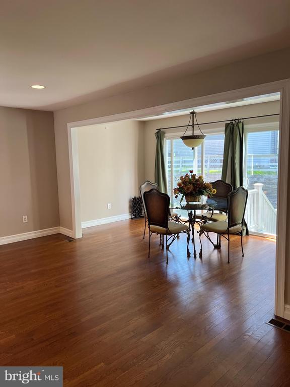 Building Photo - 511 Chanticleer