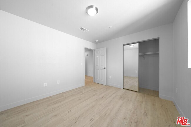 Building Photo - 238 W 84th Pl