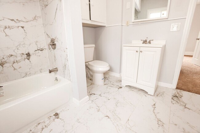 Building Photo - GREAT SINGLE FAMILY HOUSE . WAITING FOR YOU TO CALL HOME !!