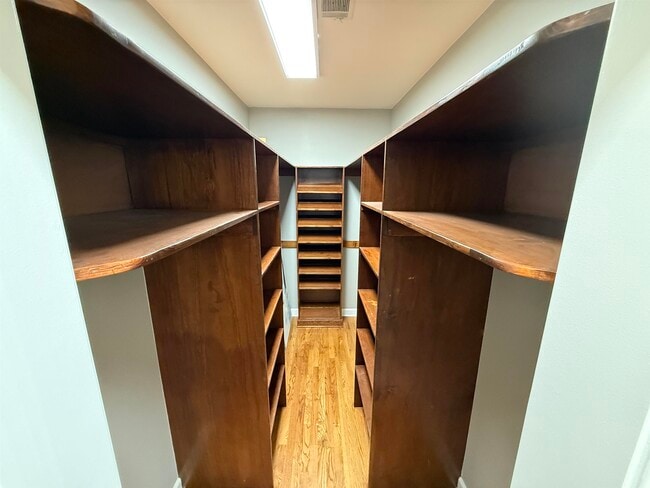 Building Photo - 765 Sweetbrier Rd