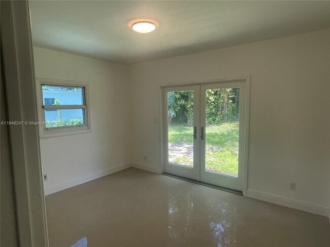 Building Photo - 4681 SW 33rd Ave