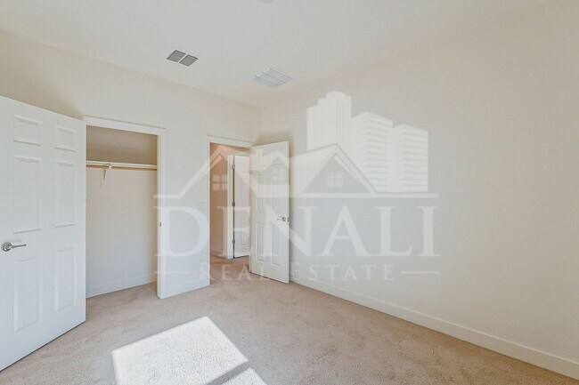 Building Photo - 10962 W Taylor St
