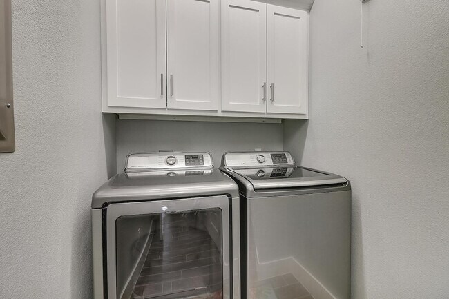 Building Photo - 409 Paradise Pointe Dr