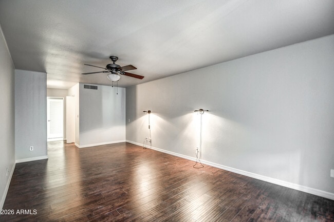 Building Photo - 8647 E Devonshire Ave