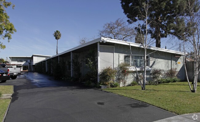 Primary Photo - 130 E 20th St