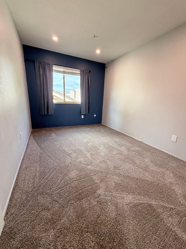 Building Photo - Beautiful Bay Ridge Cul-de-Sac Townhome