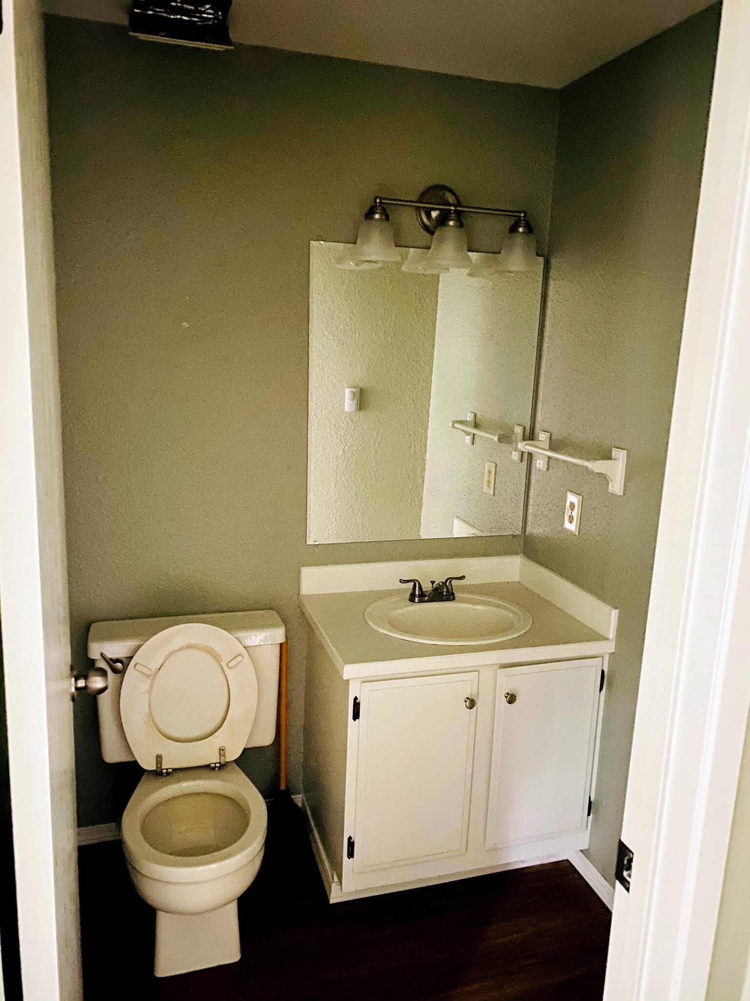 Guest bathroom on main - 330 SE Donnelly Ln