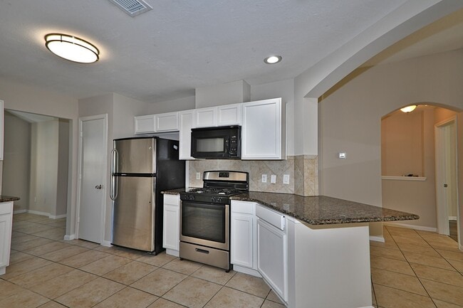 Building Photo - 15223 Stoneyview Dr