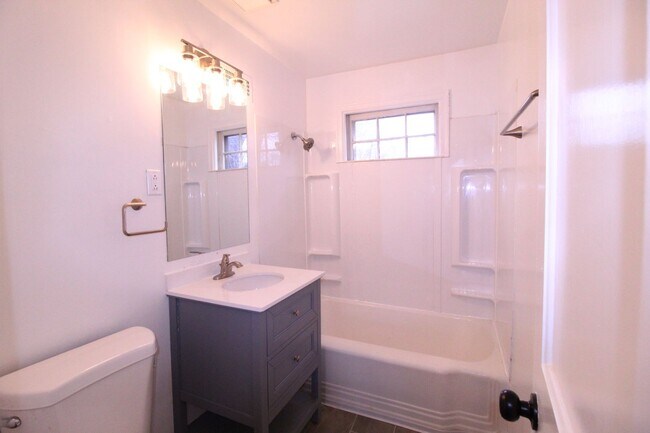 Building Photo - February FREE On This Updated 1 Bedroom 1 Bath Duplex in Olathe Kansas