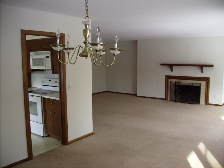 Building Photo - 5317 Malibu Dr